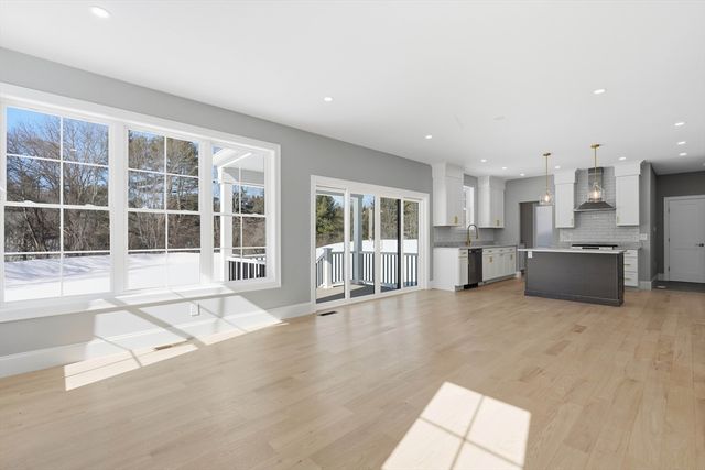 66 Parish Road 4R, Georgetown, MA 01833