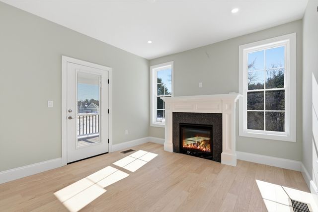 66 Parish Road 4R, Georgetown, MA 01833