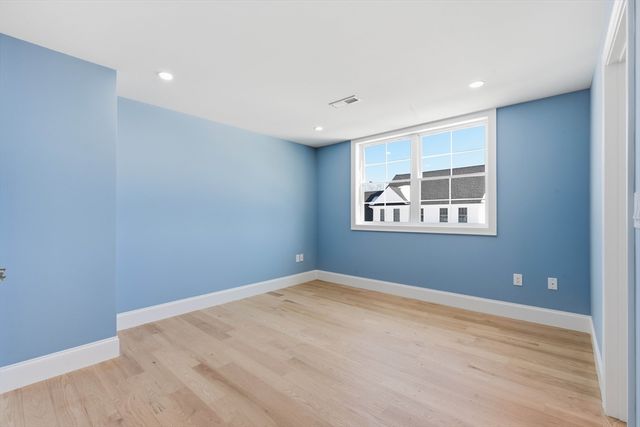 66 Parish Road 4R, Georgetown, MA 01833