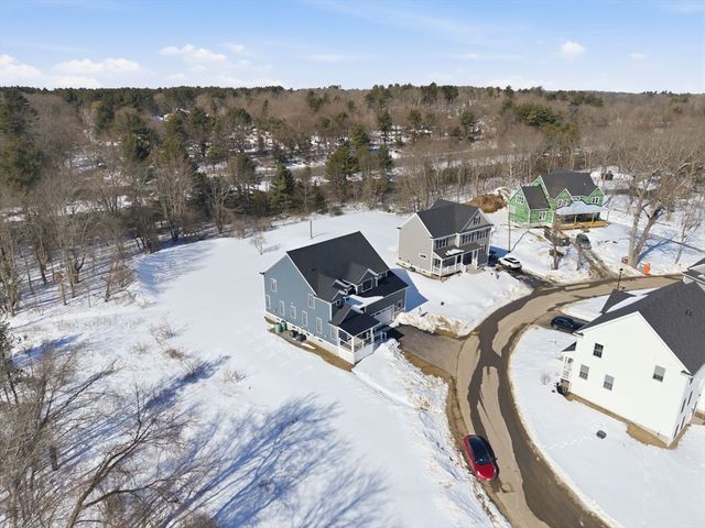 66 Parish Road 4R, Georgetown, MA 01833