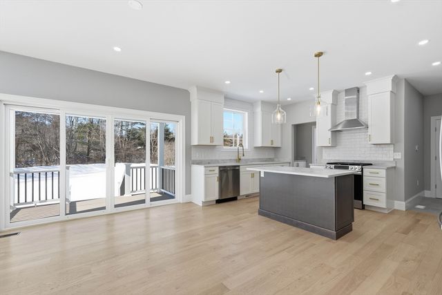 66 Parish Road 4R, Georgetown, MA 01833