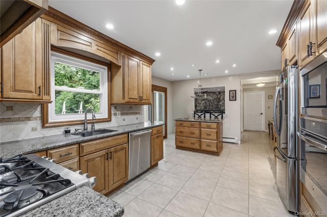 9 Amherst Road, New City, NY 10956