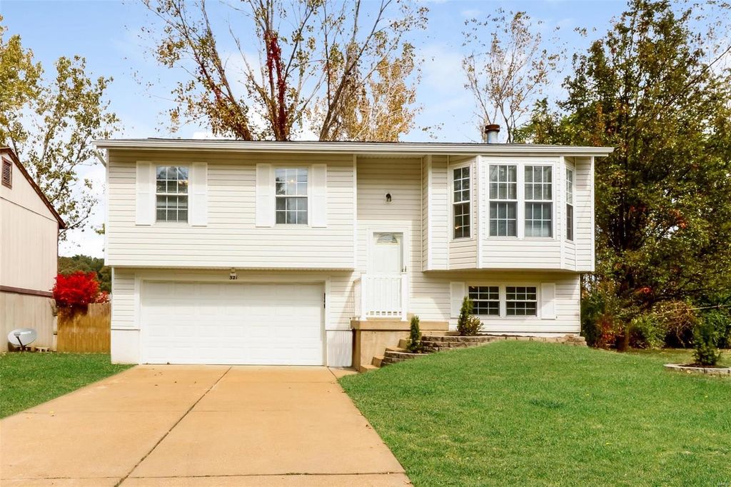 321 Green Jade Estates Drive, Fenton, MO 63026