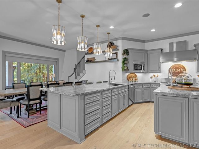 6902 E 115th Place, Bixby, OK 74008