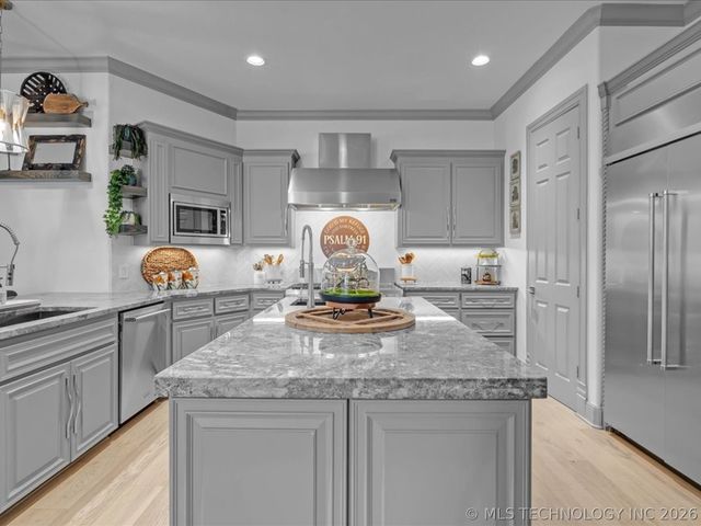 6902 E 115th Place, Bixby, OK 74008