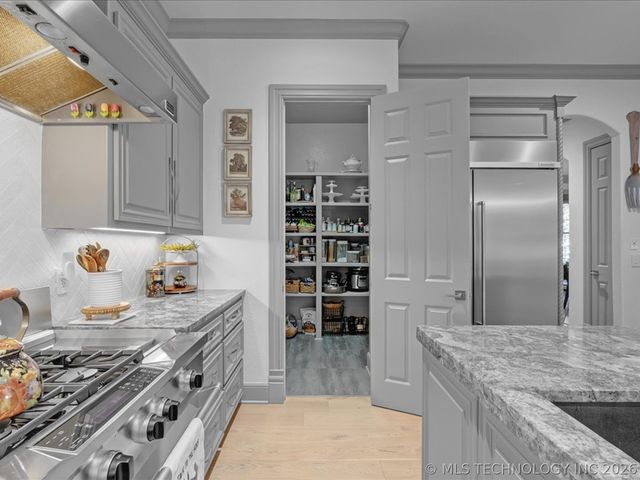 6902 E 115th Place, Bixby, OK 74008