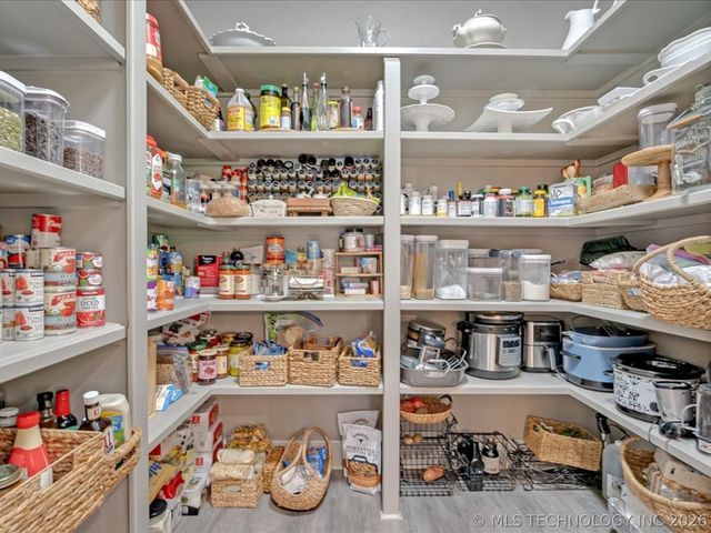 6902 E 115th Place, Bixby, OK 74008