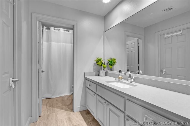 6902 E 115th Place, Bixby, OK 74008