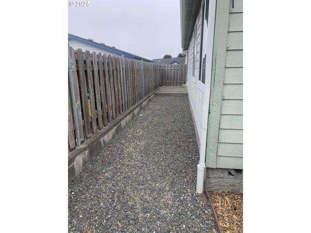 98126 W BENHAM Ln 68, Brookings, OR 97415