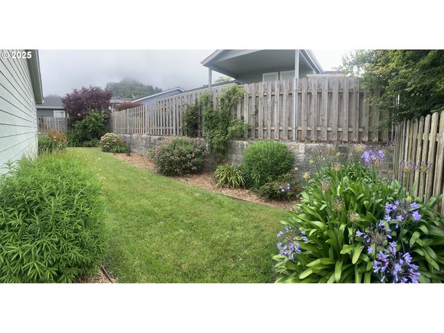 98126 W BENHAM Ln 68, Brookings, OR 97415