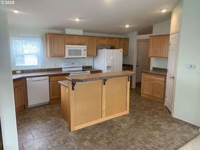 98126 W BENHAM Ln 68, Brookings, OR 97415