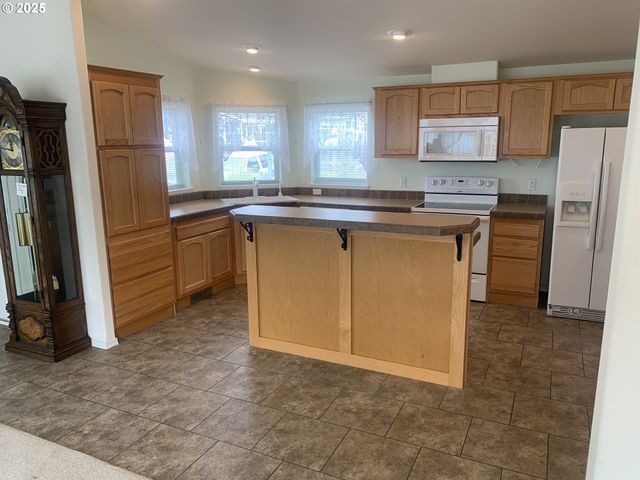98126 W BENHAM Ln 68, Brookings, OR 97415