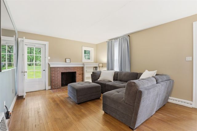 737 Wexford Bayne Rd, Marshall, PA 15090