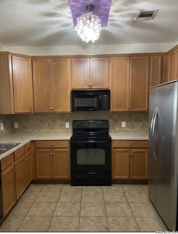 2502 Grayson Cir, San Antonio, TX 78232