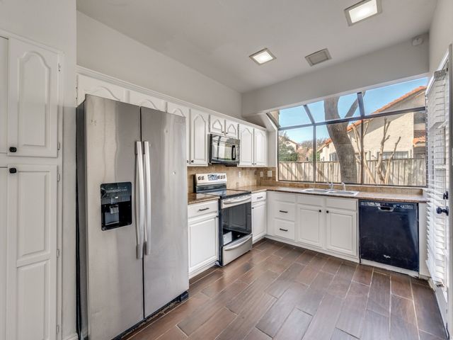 8901 Casa Drive, Irving, TX 75063