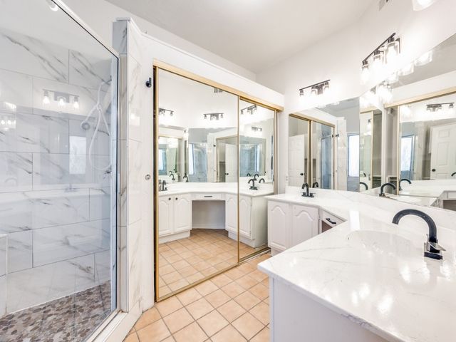 8901 Casa Drive, Irving, TX 75063