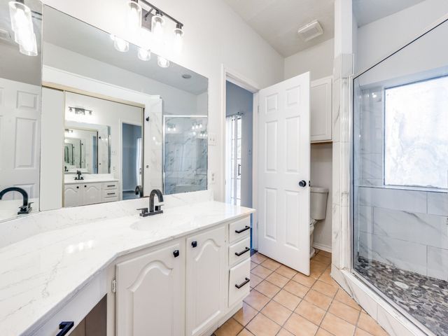 8901 Casa Drive, Irving, TX 75063