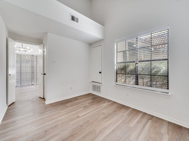 8901 Casa Drive, Irving, TX 75063