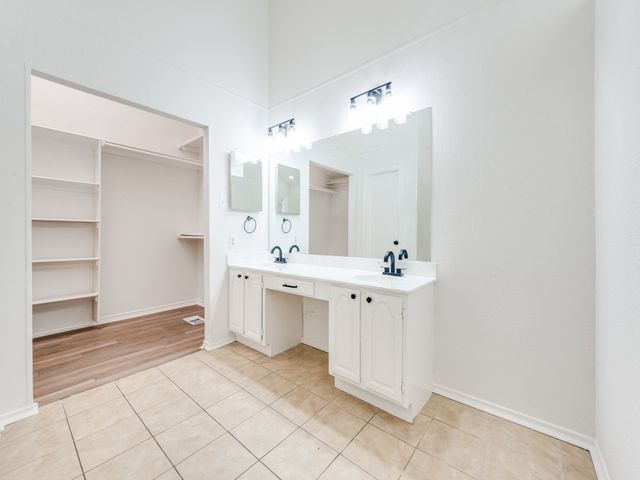 8901 Casa Drive, Irving, TX 75063