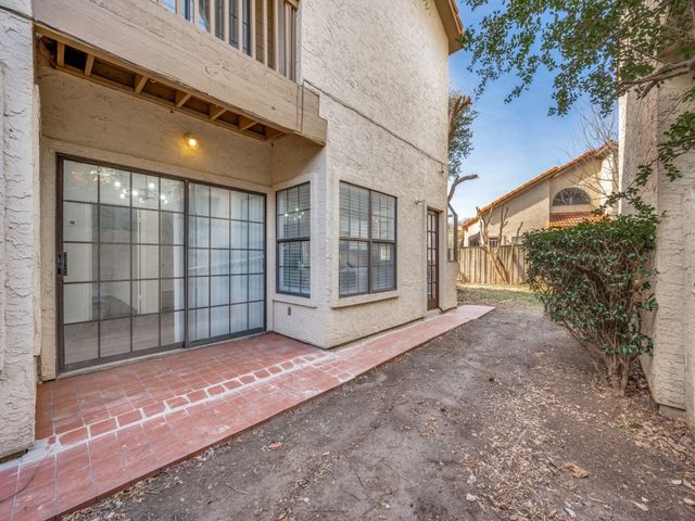 8901 Casa Drive, Irving, TX 75063