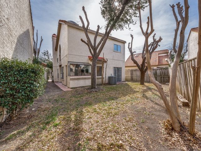 8901 Casa Drive, Irving, TX 75063