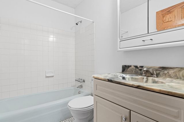 132 Demont Avenue E 136, Little Canada, MN 55117