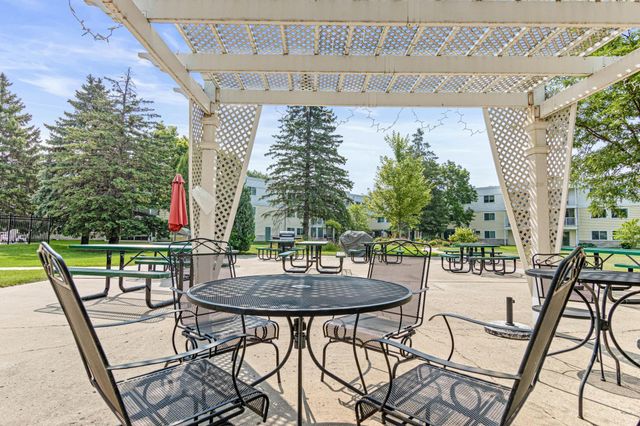 132 Demont Avenue E 136, Little Canada, MN 55117