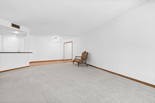 132 Demont Avenue E 136, Little Canada, MN 55117