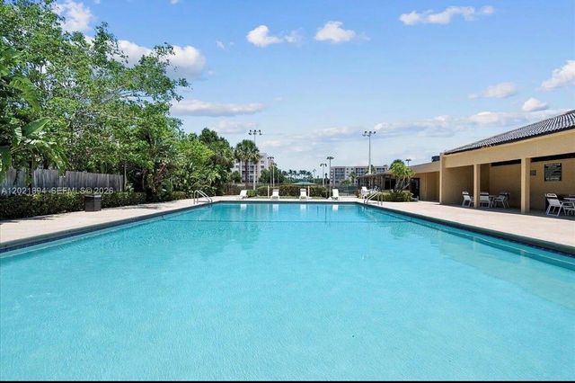 2786 Tennis Club Drive 302, West Palm Beach, FL 33417