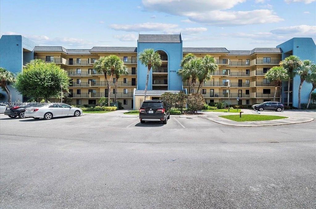 2786 Tennis Club Drive 302, West Palm Beach, FL 33417