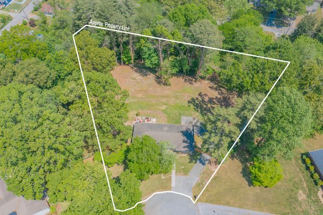 3525 Van Winkle Circle, Chattanooga, TN 37415