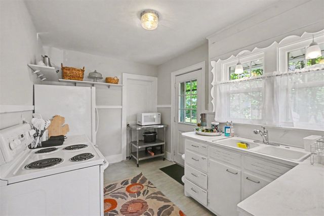 204 Nelson Avenue, Kalamazoo, MI 49006