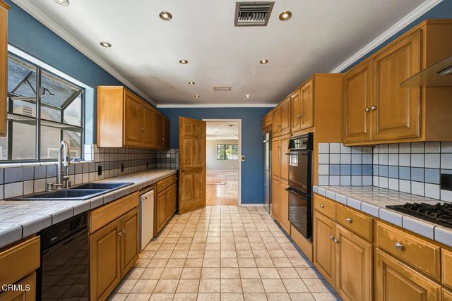 880 N Allen Avenue, Pasadena, CA 91104
