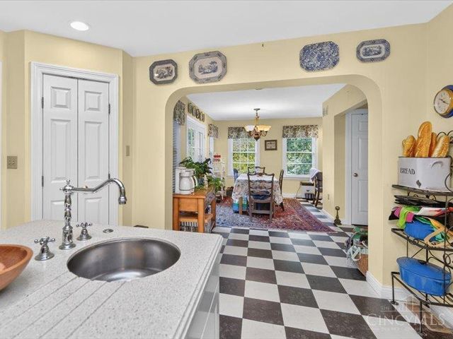 7225 Meadowbrook Drive, Amberley, OH 45237
