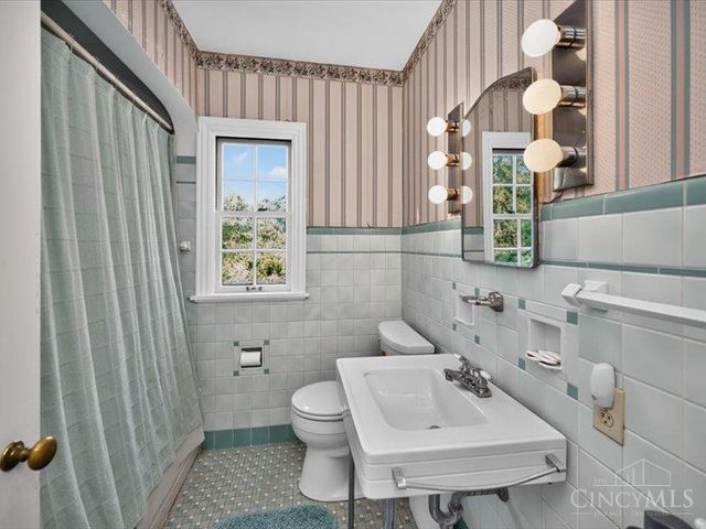 7225 Meadowbrook Drive, Amberley, OH 45237
