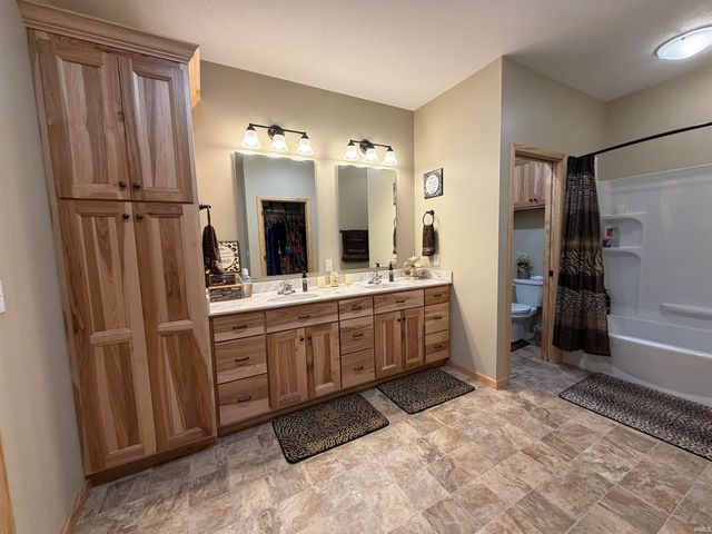 724 W Aspen Drive, Haubstadt, IN 47639
