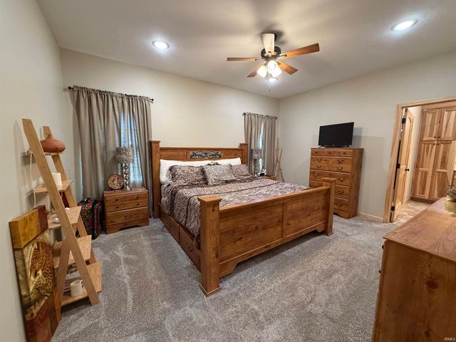 724 W Aspen Drive, Haubstadt, IN 47639