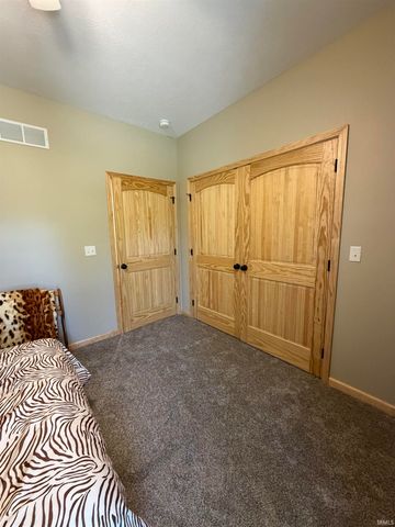 724 W Aspen Drive, Haubstadt, IN 47639