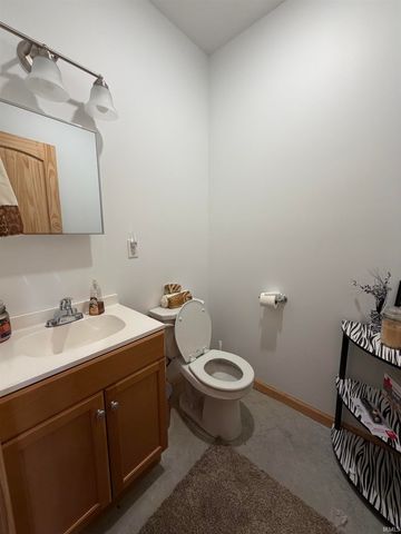724 W Aspen Drive, Haubstadt, IN 47639