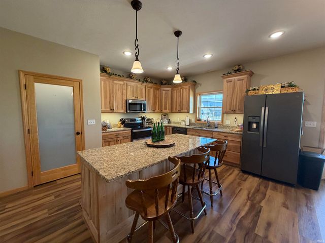 724 W Aspen Drive, Haubstadt, IN 47639