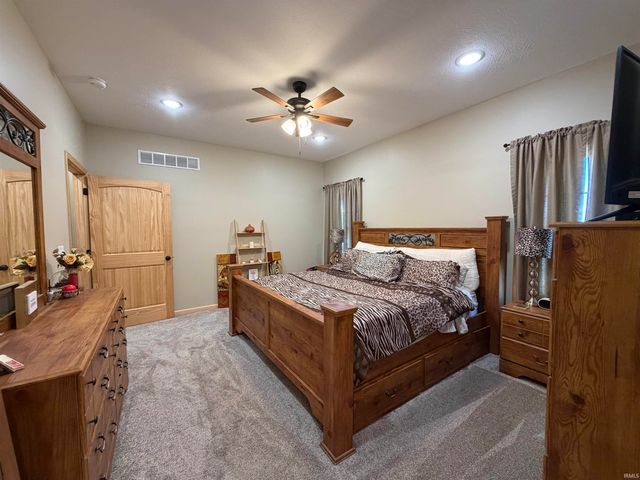 724 W Aspen Drive, Haubstadt, IN 47639