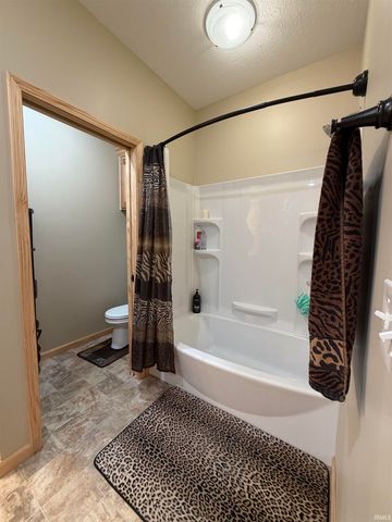 724 W Aspen Drive, Haubstadt, IN 47639