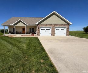 724 W Aspen Drive, Haubstadt, IN 47639