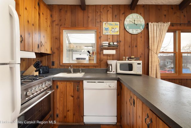 5 Adams Drive, Hillsdale, NY 12529