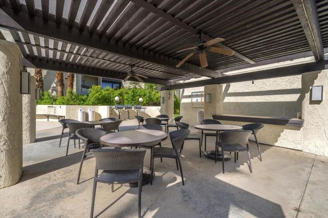 1552 S Camino Real 330, Palm Springs, CA 92264