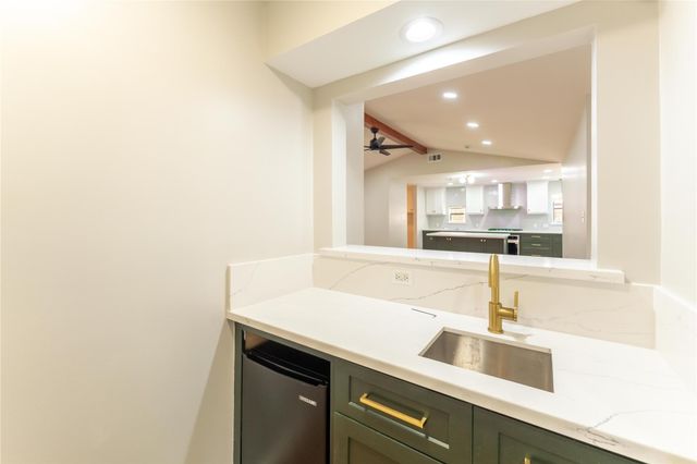 6119 S Braeswood Boulevard, Houston, TX 77096