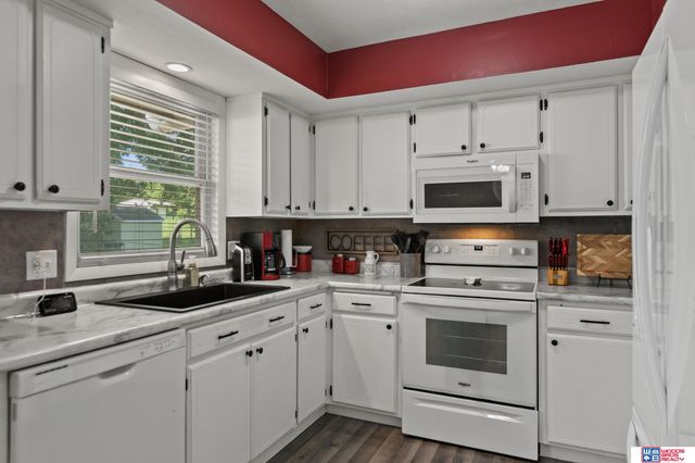 4633 Hallcliffe Road, Lincoln, NE 68516