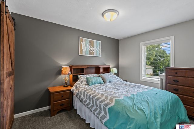 4633 Hallcliffe Road, Lincoln, NE 68516