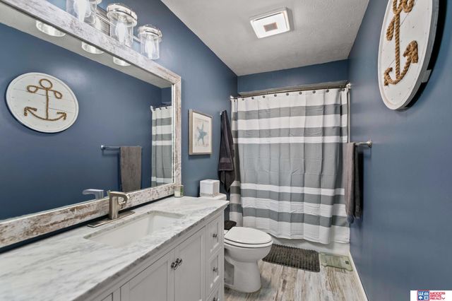 4633 Hallcliffe Road, Lincoln, NE 68516
