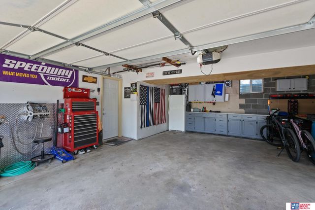 4633 Hallcliffe Road, Lincoln, NE 68516